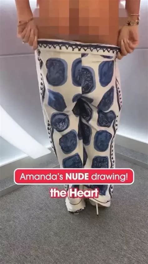 amanda holden.nude|Amanda Holden strips naked for nude drawing session during live。